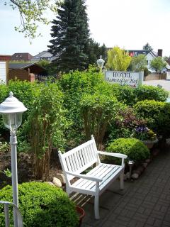 Hotel Barmstedter Hof - 1