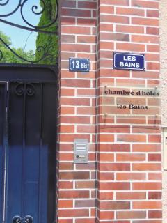 Les Bains Bed & Breakfast - 8