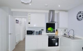 Executive Central Self Contained Flat by CozyNest - 4