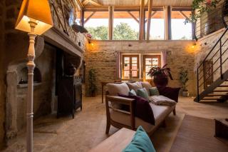 Gîte 2 La grange des hirondelles 3 lits doubles 6 adultes situé entre Bourgogne MORVAN et Vignoble Maison entière labellisée à Gîte de France sous 71 G 2005 labellisé 3 épis - Loft grand volume dans corps de ferme rénovée ANTULLY chez MAYMARD Yannick - 7