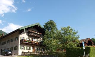 Haus Huber, Neshia Huber - 0