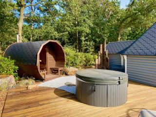 Luxe Finse Kota met Jacuzzi en SaunaBarrel de Zandhoef - 0