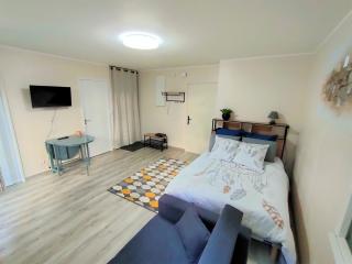 Lovely flat nearby Paris fully redone with free parking on premises and balcony - 0