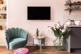 Newly renovated stunning apartment in Stockbridge - 2
