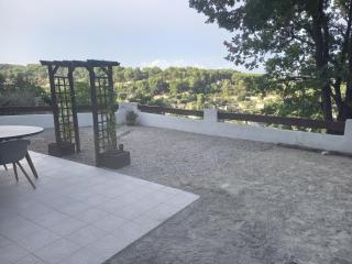 Vue magnifique, jardin et petit cocon en provence - 0