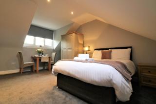 Signature - Linden Cottage Room 3 - 9