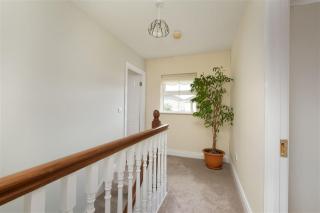 2 Cosy Bedrooms in a 3 Bed Home - 3