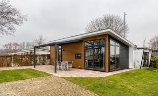 Recreatiepark Jachthaven De Veerstal Lathum - Luxe Chalet - 1