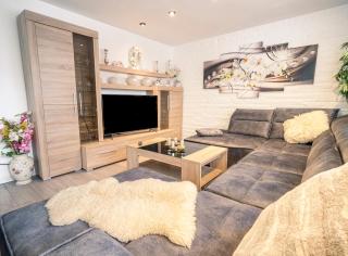 TRUTH für 5 - King Size Betten, Kamin, Garten, XXL Couch, Smart-TV - 0