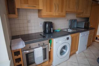 4 Bed on The Main Street - 5
