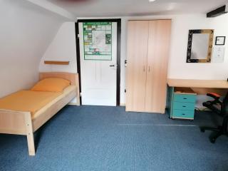 Großes Gästezimmer mit Kühlschrank - 6
