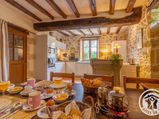 Évasion Romantique au Prieuré avec Jardin en Anjou, Petit-Déjeuner Inclus - FR-1-622-63 - 5