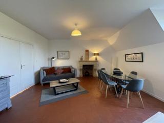 Appartement spacieux au Château avec parc arboré, proche de Villeneuve sur Allier, pour 6 pers., WiFi - FR-1-489-73 - 0