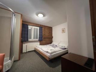Romantic Room with private bathroom - 4