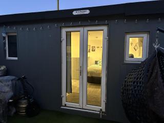 Cosy open plan Cabin in Dublin 11 suit 2 persons - 0