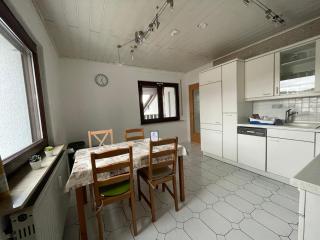 Parkplatz, Einzelbetten, 2 x 55 Zoll TVs, Balkon, Glasfaser Wi-Fi 1000 Mbit, Homeoffice - 8