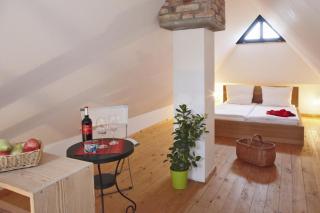 Gepflegtes Reetdachhaus auf großem Grundstück mit Badewanne und Terrasse - 9