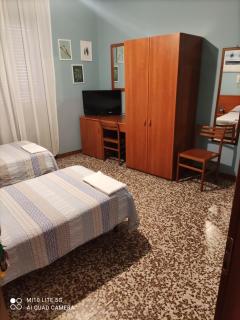 HOSTAL D'ANNUNZIO HOUSe - 9
