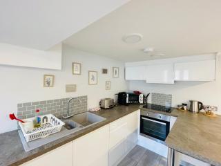 10 Bromleys Court - 4