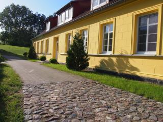 Gut Rattelvitz Parterre B, hochwertig, Sauna, Kamin, eTankstelle, Spielscheune, 15.000qm Parkland - 9