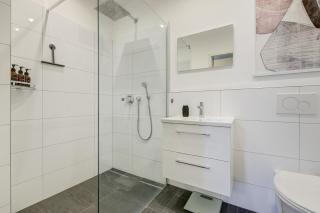 Zentrale Design Wohnung in Ufernähe - 105 qm - Parkplatz - Küche - Netflix - 4