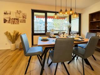 3 Zimmer Apartment, 90 qm, ruhig und zentrumsnah, max 6 Pers, 15 qm Balkon , private Garage, Internet 1000 MBit - 9