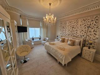 Merchant's View - Luxury Seaside Designer Retreat - 0