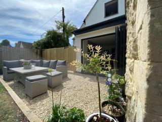 Large Stylish Luxury Cotswold Cottage - ideal for families, w/ EV charging - 0