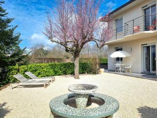 Charmant gîte moderne avec cour privée, tout équipé, parking sécurisé, au cœur du Roannais - FR-1-496-316 - 7