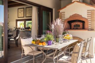 The Luxury Beach Villa with shared Swimming Pool, between Viareggio and Torre del Lago Puccini - 1