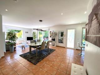 Confort et Détente à Mèze: Villa avec Jardin, 3 Chambres, Climatisation et Wifi - FR-1-604-1 - 9