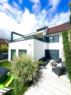 DayYoungLife mit Terrasse Grill Parkplatz - 0