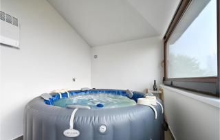 Gorgeous Home In Plesivica With Wifi - 5