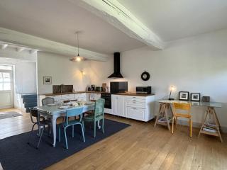 Maison authentique avec jardin clos, verrière et vélos à Charroux - FR-1-489-538 - 4