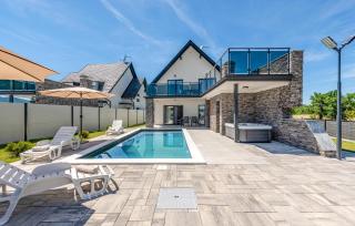 3 Bedroom Awesome Home In Debelo Brdo - 1
