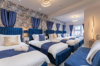 Patriot Bar Hottub-sleeps30 - 6