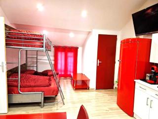 11 - Très joli 2 pièces tout équipé pour 1 à 5 personnes, vue sur parc arboré, parking privatif gratuit, grand fourgon possible, tout le linge de maison est fourni - 9
