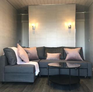 The Boatyard Glamping Lodges-Fairline Lodge - 9