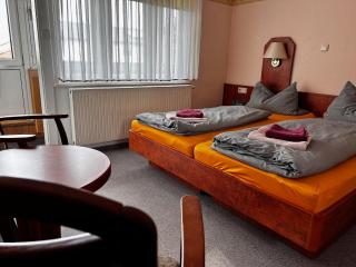 Pension FAULPELZ - Doppelzimmer mit Bad - 9