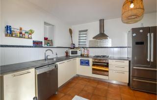 Stunning Apartment In Ponte Leccia - 4