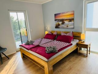 8 Personen Ferienhaus ,,Seegelblick" am Goitzschesee, erste Reihe am Strand mit Sauna, Kamin & Wallbox - 1