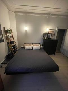Classic Brown Stone Apartment - 8