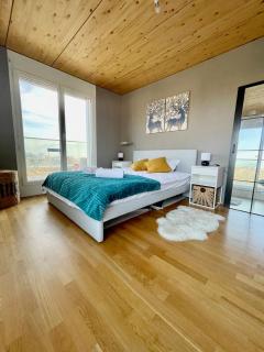 Penthouse 360 Lake View 2BR, large Terrace - 7