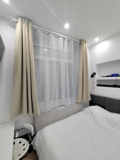 Private bedroom with private bathroom - 4