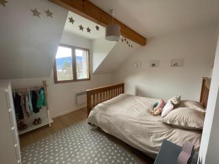 Lovely Gated Family Home, Steps to the Lake - 4