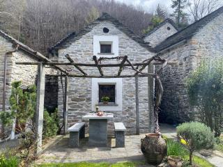 Rustico dans charmant hameau vue lac Verzasca - 0