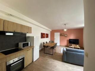 Appartement Le Terracotta - centre ville Ardres - fibre - 2 lits et lit bébé - 5