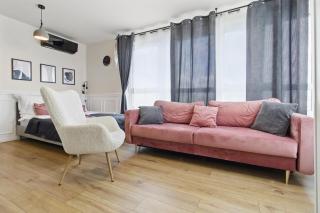 Stylowy apartament z balkonem i panoramą miasta - 8